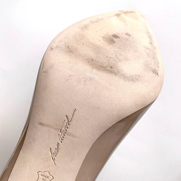 Brian Atwood Women's Beige Patent Leather Pointed Toe Pumps Size: 10/41 - Picture 5 of 6